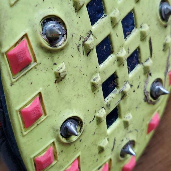 New balace sport shoes with metal klits - Picture 5 of 7